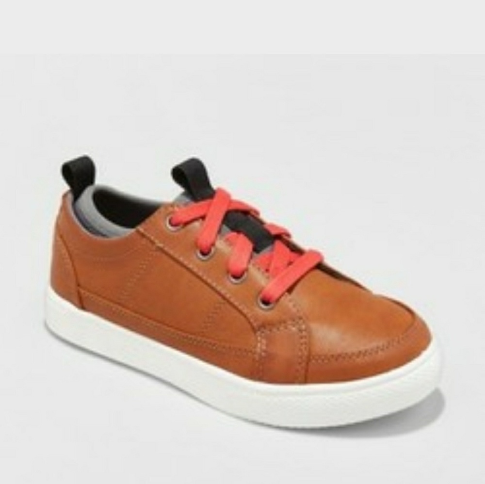 Boys size 5 sneakers